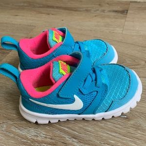 Nike toddler sneakers